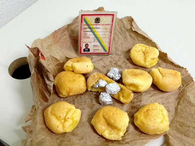 Maconha encontrada em porção de pão de queijo com suposto advogado em delegacia do DF (Foto: Leonardo Alcanfor/Divulgação)